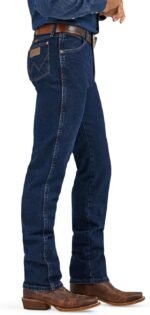 your functional fit with Wrangler Men's Cowboy Cut